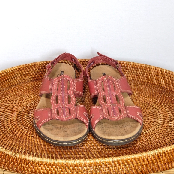 Clarks - Picture 2 of 8